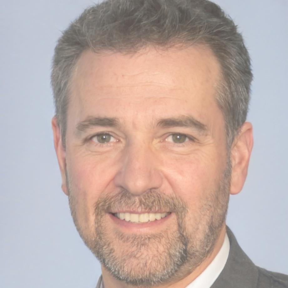 Dr. Marcus Zimmermann, Leitender Finanzanalyst bei melarivontuxe